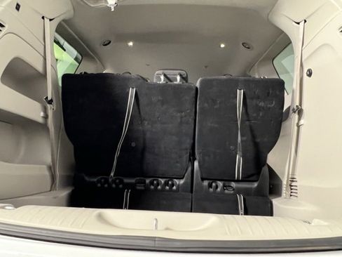 Used 2024 Chrysler Pacifica Touring-L image 25