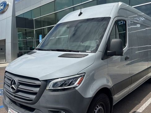 Used 2023 Mercedes-Benz Sprinter 2500 image 1