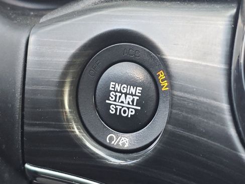 Used 2019 Jeep Grand Cherokee Limited AWD/4WD image 17