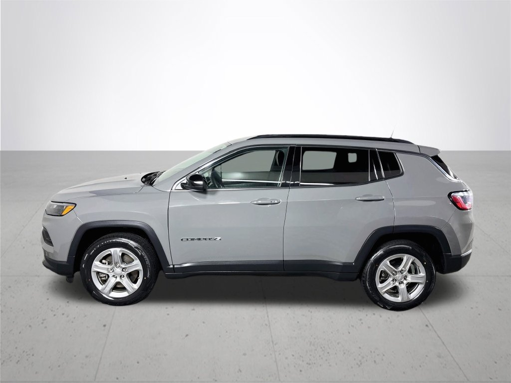 Used 2023 Jeep Compass Latitude w/ Convenience Group AWD/4WD image 9
