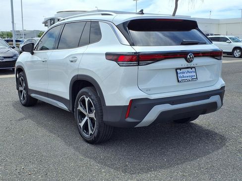New 2026 Volkswagen Tiguan SE FWD image 2
