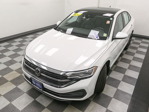 Used 2024 Volkswagen Jetta SE FWD image 7