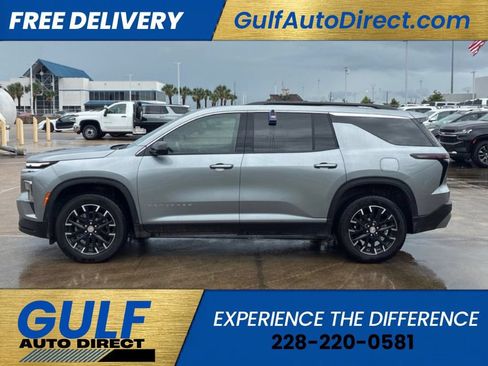 Used 2026 Chevrolet Traverse LT w/ Sun and Wheel Package FWD image 4
