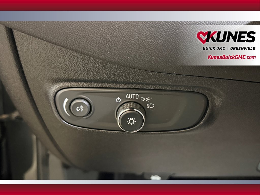 Used 2018 Chevrolet Equinox LT FWD image 19