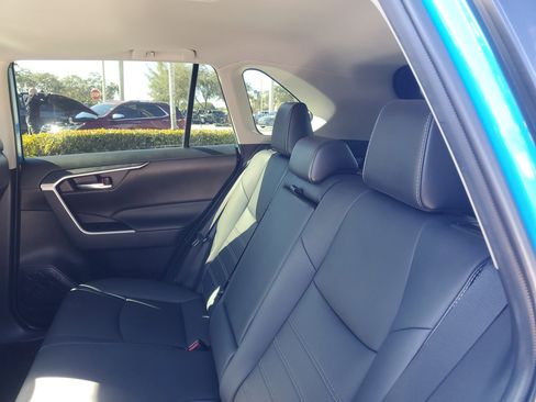 Used 2021 Toyota RAV4 XLE Premium image 14