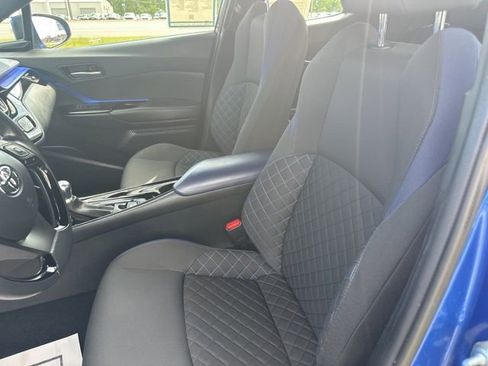 Used 2022 Toyota C-HR XLE FWD image 7