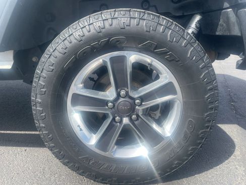Used 2018 Jeep Wrangler Unlimited Sport S AWD/4WD image 9