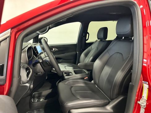 New 2026 Chrysler Pacifica Select image 15