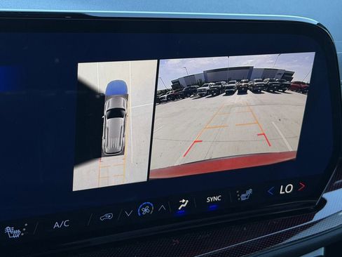 New 2026 Chevrolet Traverse Z71 w/ Enhanced Driving Package AWD/4WD image 16