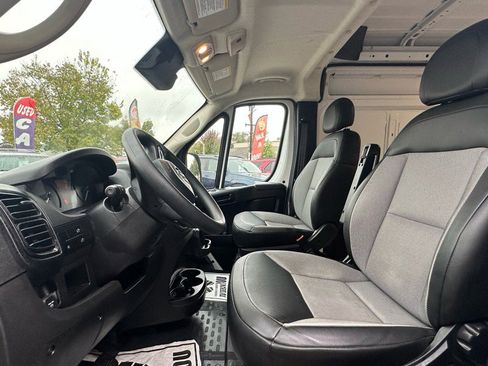 Used 2024 RAM ProMaster 2500 w/ Convenience Group image 11