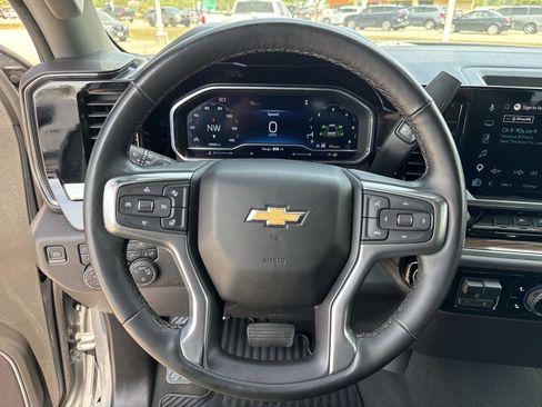 Used 2025 Chevrolet Silverado 1500 LT AWD/4WD image 33