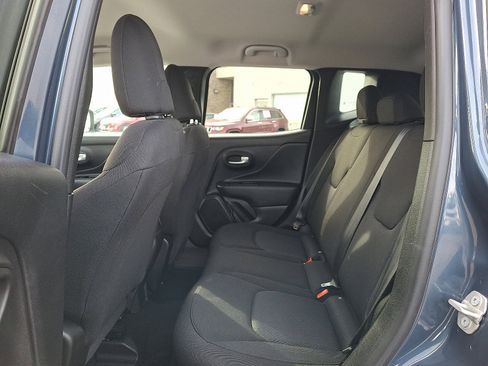 Used 2023 Jeep Renegade Latitude image 11