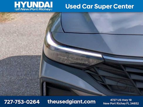 Used 2024 Hyundai Elantra SE FWD image 9