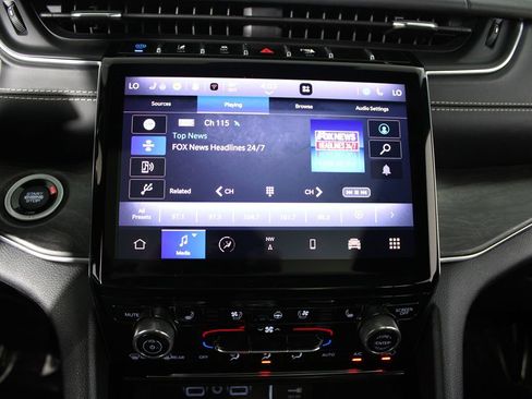 Used 2022 Jeep Grand Cherokee Overland w/ Luxury Tech Group IV image 18