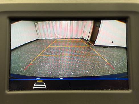 Used 2020 Chevrolet Equinox LT w/ Driver Convenience Package AWD/4WD image 16