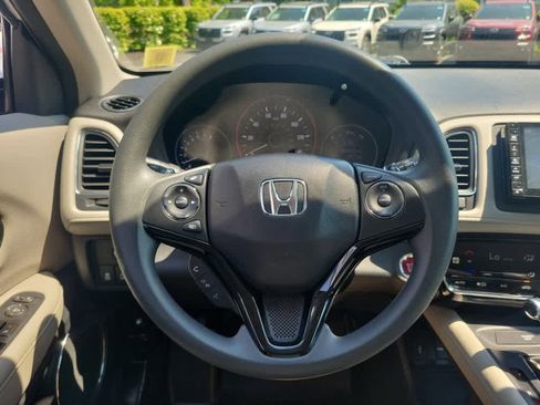 Used 2018 Honda HR-V EX image 11
