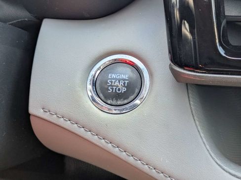 Used 2022 Toyota Highlander XLE FWD image 29