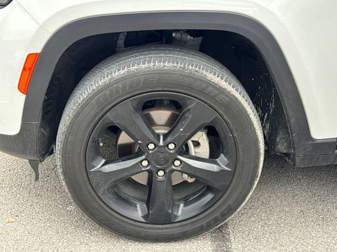 Used 2023 Jeep Grand Cherokee Altitude AWD/4WD image 24