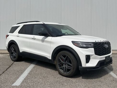 Certified 2025 Ford Explorer ST w/ Sun And Sound Package AWD/4WD image 9