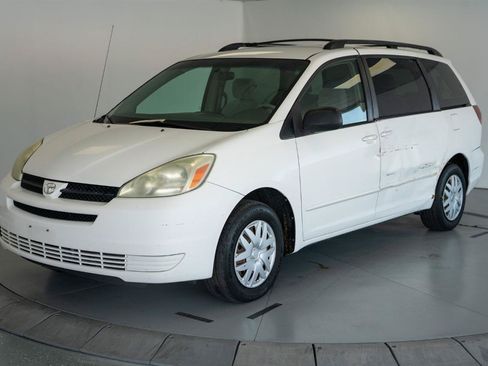 Used 2004 Toyota Sienna CE FWD image 3