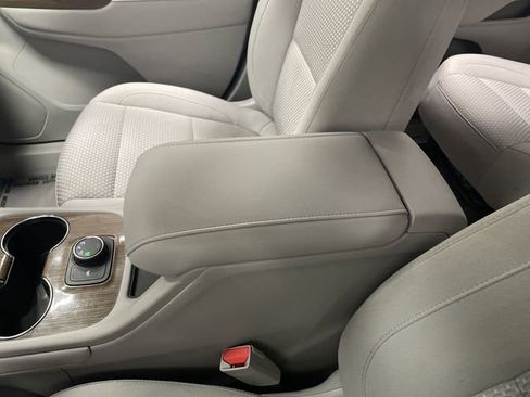 Used 2023 GMC Acadia SLE image 20