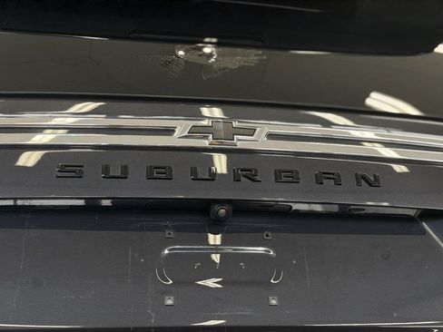 Used 2024 Chevrolet Suburban LT w/ Luxury Package AWD/4WD image 9