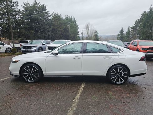 Used 2024 Honda Accord Touring image 4