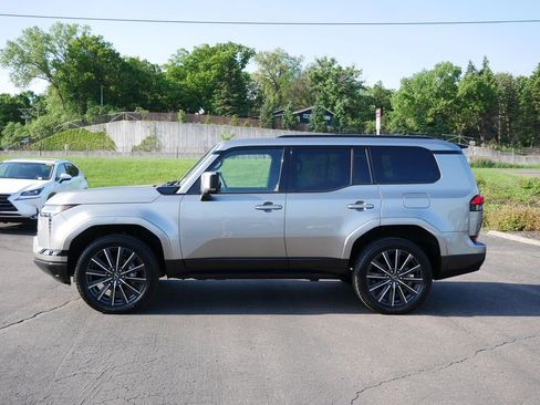 Used 2024 Lexus GX 550 w/ Cold Area Package AWD/4WD image 3
