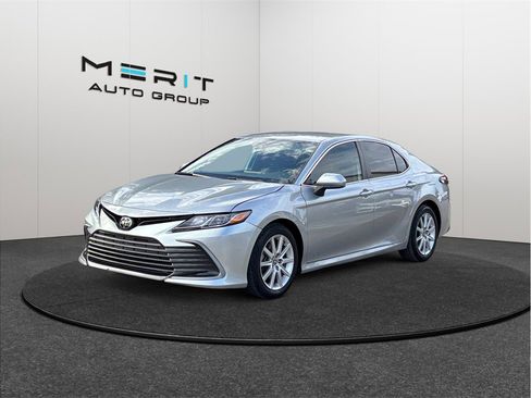 Used 2022 Toyota Camry LE image 4