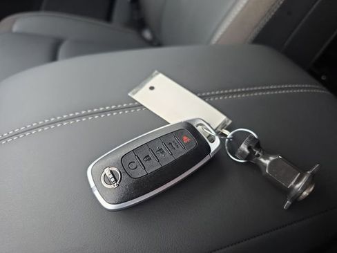 New 2025 Nissan Pathfinder SL image 30