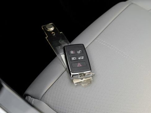 New 2026 Land Rover Range Rover Velar Dynamic SE AWD/4WD image 69