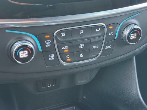 Used 2023 Chevrolet Traverse LT w/ LPO, Cargo Package FWD image 27