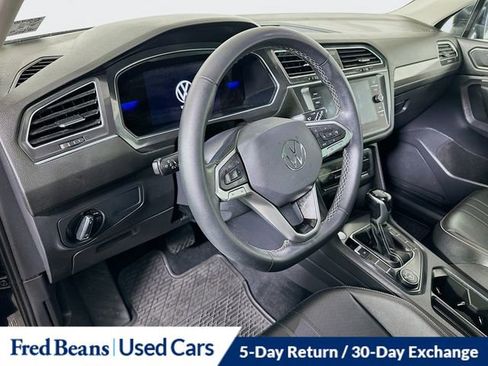 Used 2022 Volkswagen Tiguan SE w/ Panoramic Sunroof Package image 10
