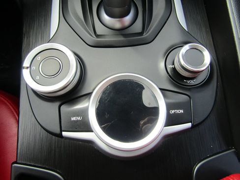 Used 2018 Alfa Romeo Giulia AWD image 31
