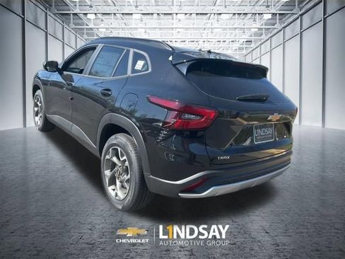 New 2026 Chevrolet Trax LT w/ Sunroof Package FWD image 5