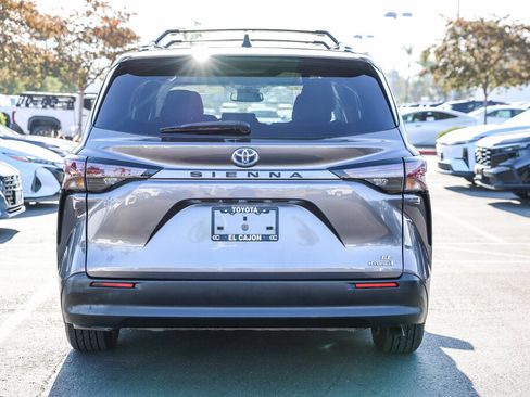 Certified 2023 Toyota Sienna LE w/ LE Plus Package FWD image 21