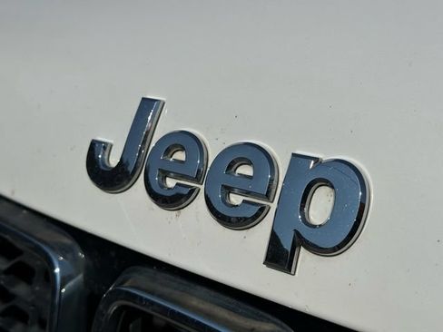 Used 2018 Jeep Grand Cherokee Limited AWD/4WD image 9