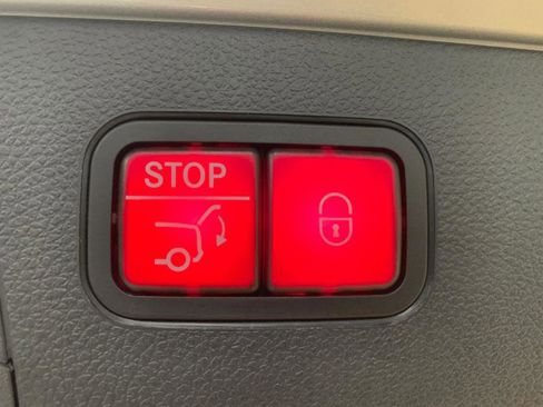 Used 2021 Mercedes-Benz GLC 300 4MATIC w/ Premium Package image 58