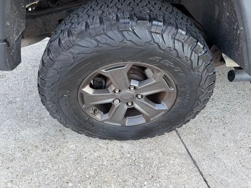 Used 2018 Jeep Wrangler Unlimited Rubicon AWD/4WD image 12