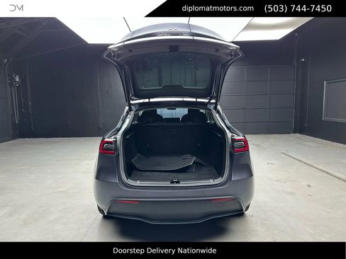 Used 2023 Tesla Model Y Long Range image 39
