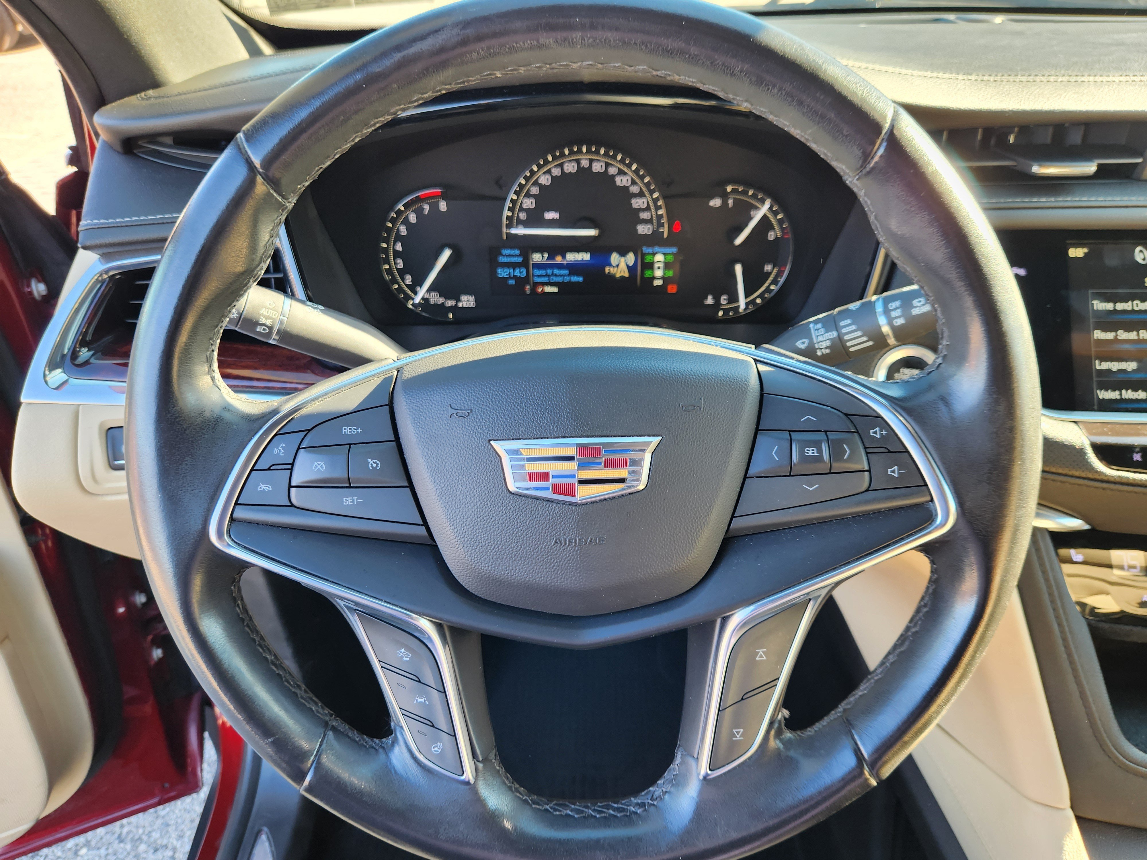 Used 2018 Cadillac XT5 Luxury w/ Driver Awareness Package AWD/4WD image 9