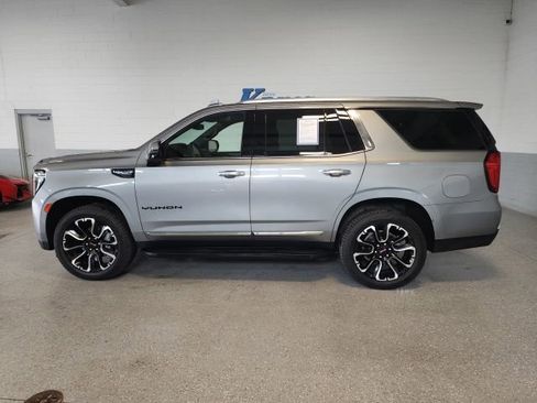 Used 2023 GMC Yukon SLT w/ SLT Premium Package AWD/4WD image 2