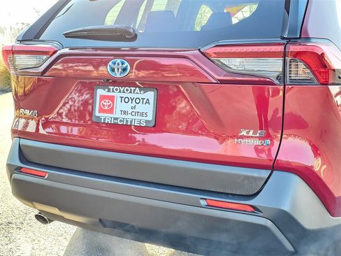 Used 2024 Toyota RAV4 XLE w/ Convenience Package image 13