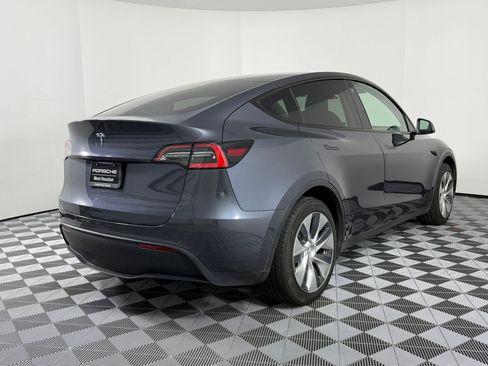 Used 2021 Tesla Model Y Standard Range image 9