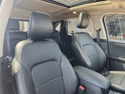 Used 2020 Ford Escape Titanium AWD/4WD image 32