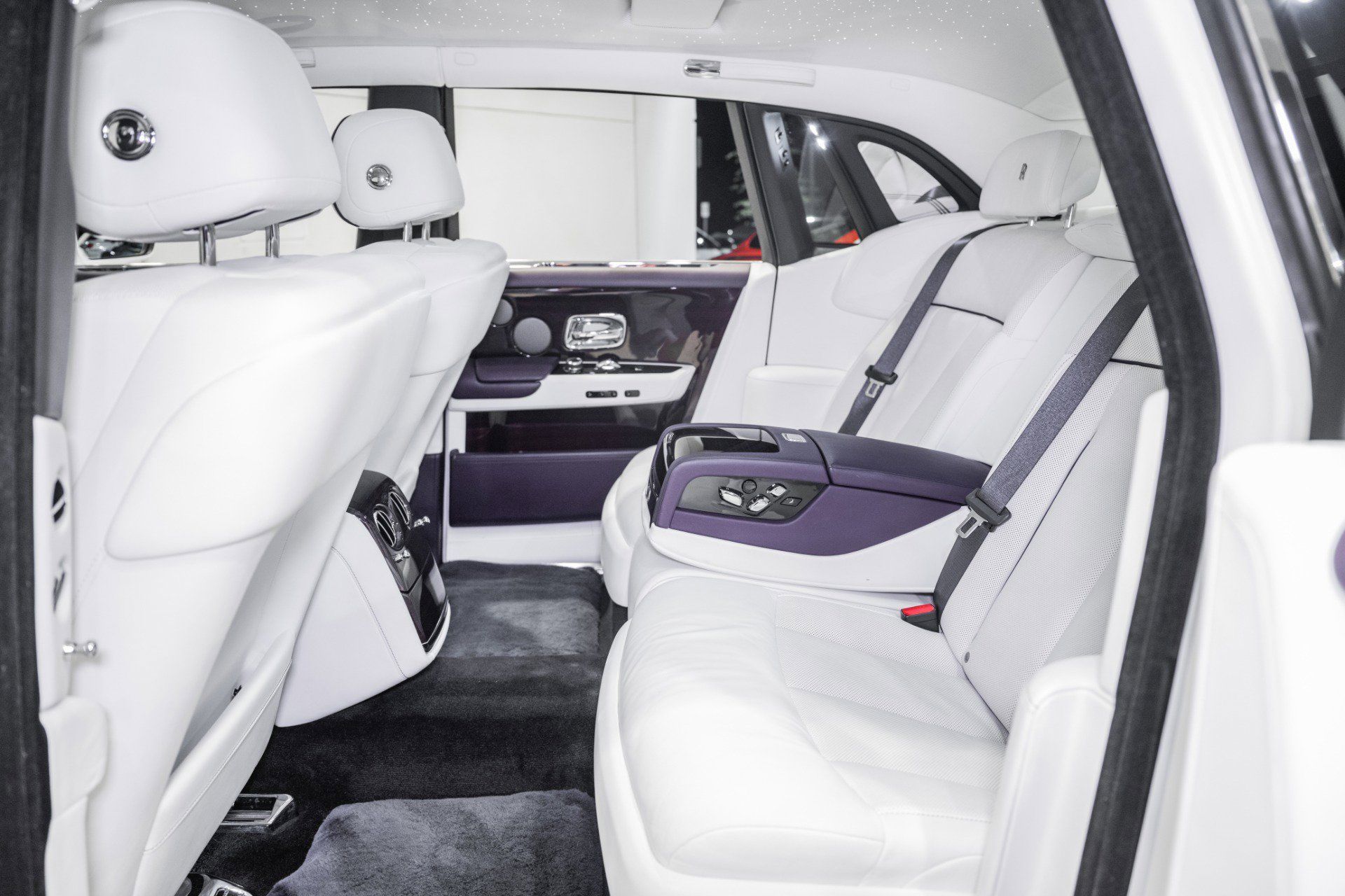 Used 2018 Rolls-Royce Phantom Sedan RWD image 19