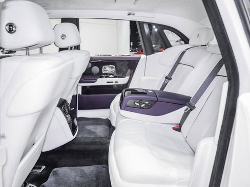 Used 2018 Rolls-Royce Phantom Sedan RWD image 19