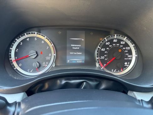 Used 2021 Toyota Highlander LE image 31