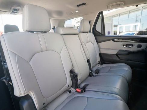 Used 2025 Honda Pilot EX-L image 32