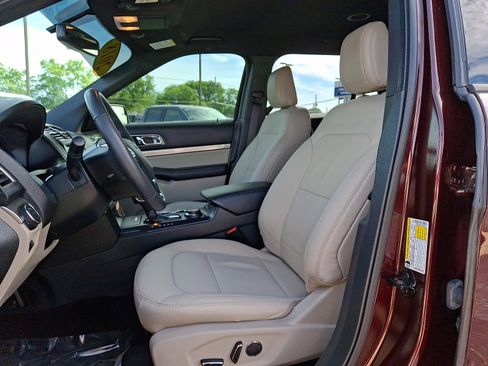 Certified 2018 Ford Explorer XLT w/ Equipment Group 202A AWD/4WD image 14